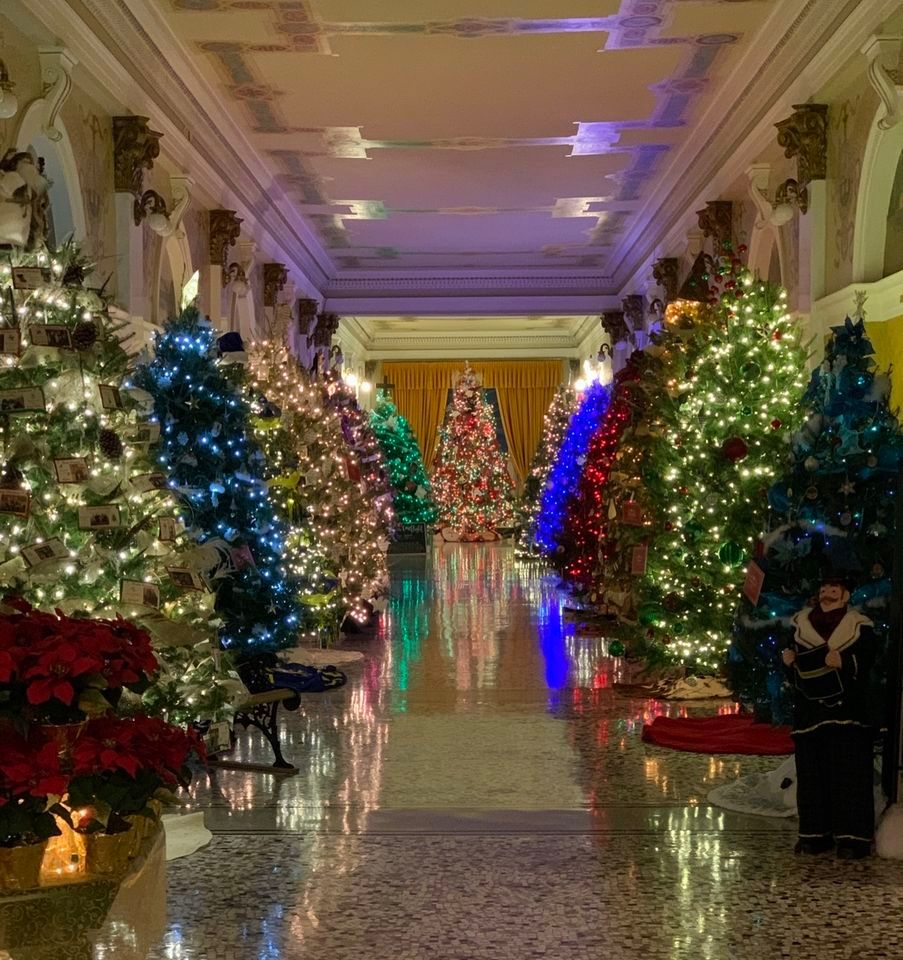Christmas at the Capitol Tour with Black Hills Adventure Tours Pierre
