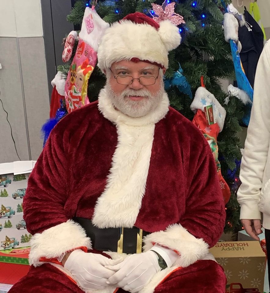 Selfies with Santa and Childrens Book Giveaway at Hernando Dickens of a