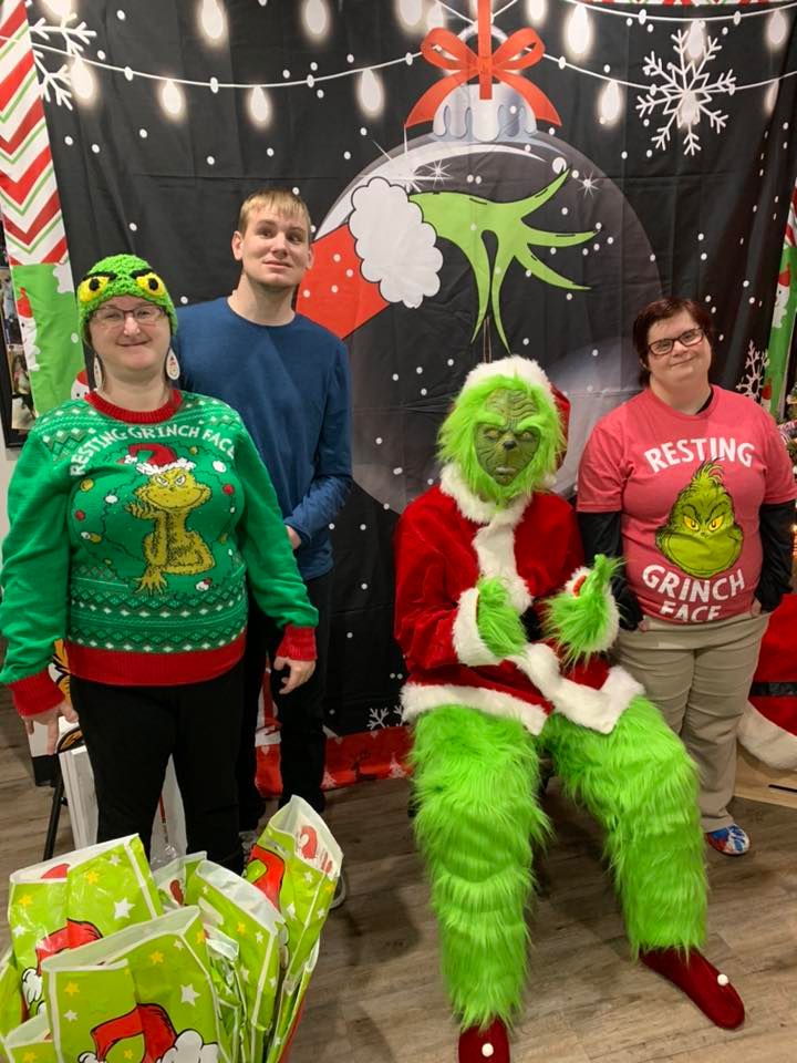 Pictures with The Grinch Yadi's Yummies, St Charles, MO December 9, 2023