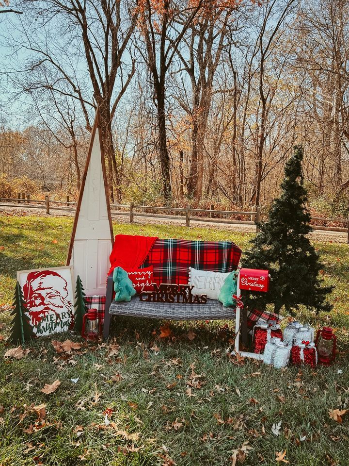 Outdoor Bench Christmas Minis Lake Charleston December 2, 2023