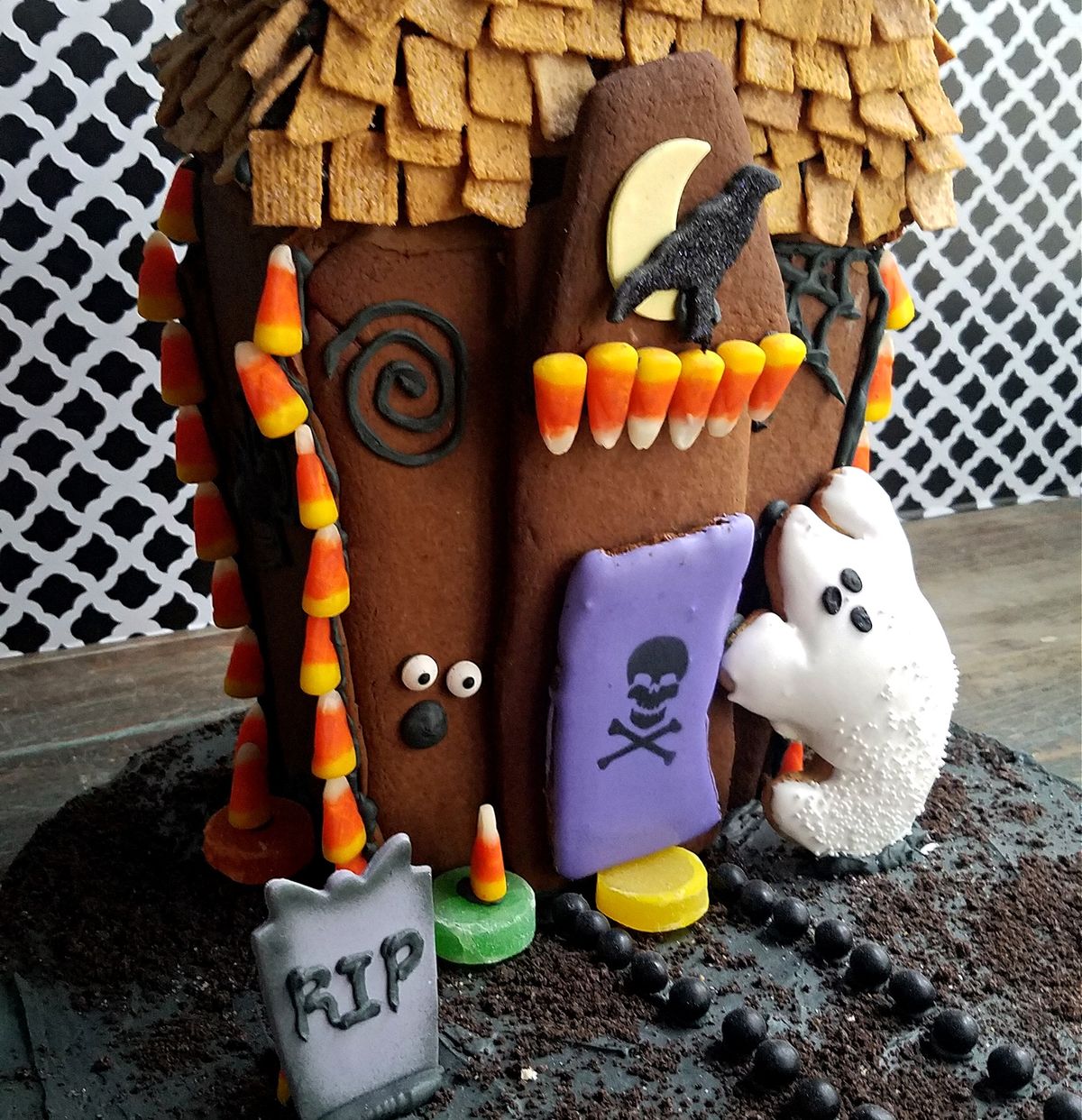 Decorate a Halloween Gingerbread House at home!