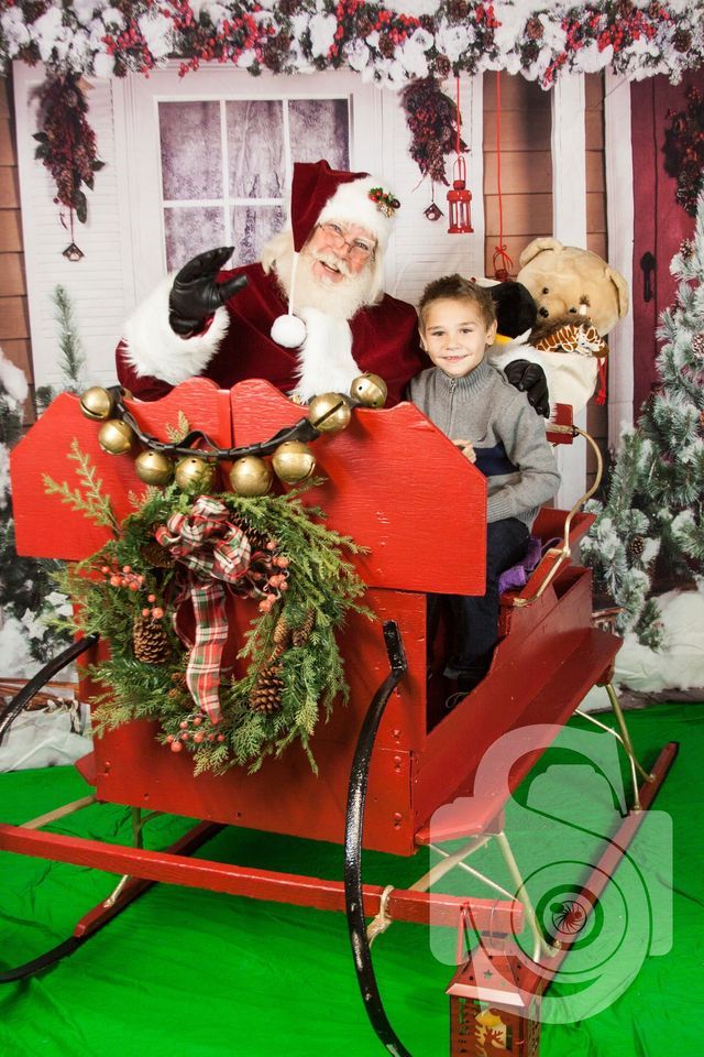Santa and Mrs. Claus with the sleigh 420 W Wayne Street, Huntertown
