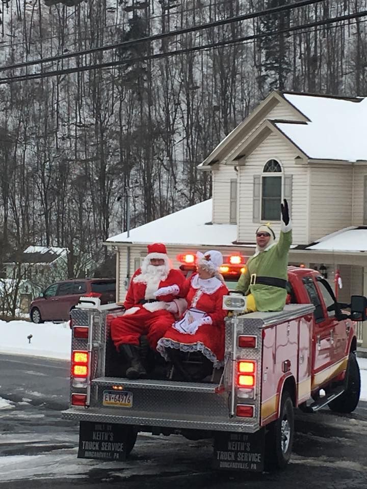 Santa Claus is Coming to Town! Summerhill Boro. Volunteer Fire