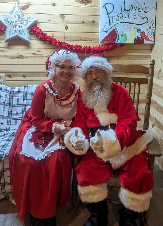 Friday at The Farm with Santa Love's Produce & Nursery LLC