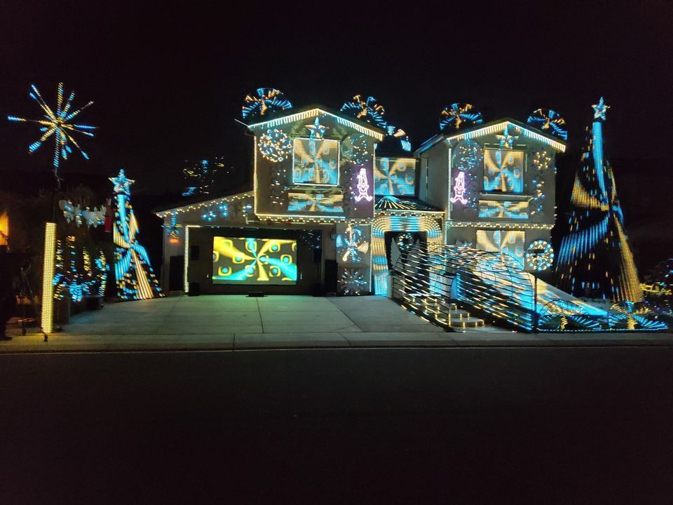 Christmas Light show 3D Animated lights dance to music | Maan Family Lights,  Manteca, CA | December 24, 2022