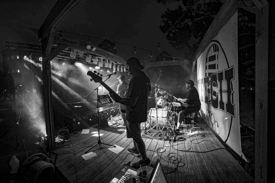 LOCKSIDE BACKYARD NEW YEARS PARTY Lockside Bar & Grill, Chesapeake