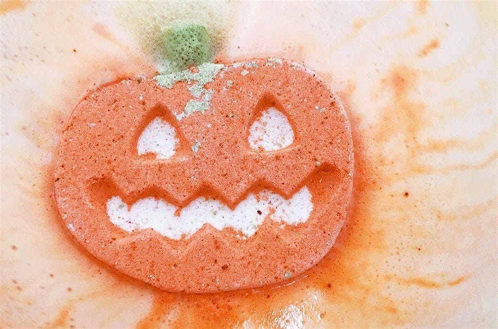 Lush Stirling - Halloween Bath Bomb Making