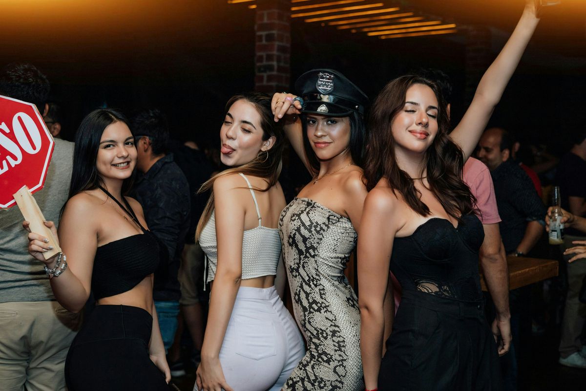 Play & Party - Halloween Pub Crawl