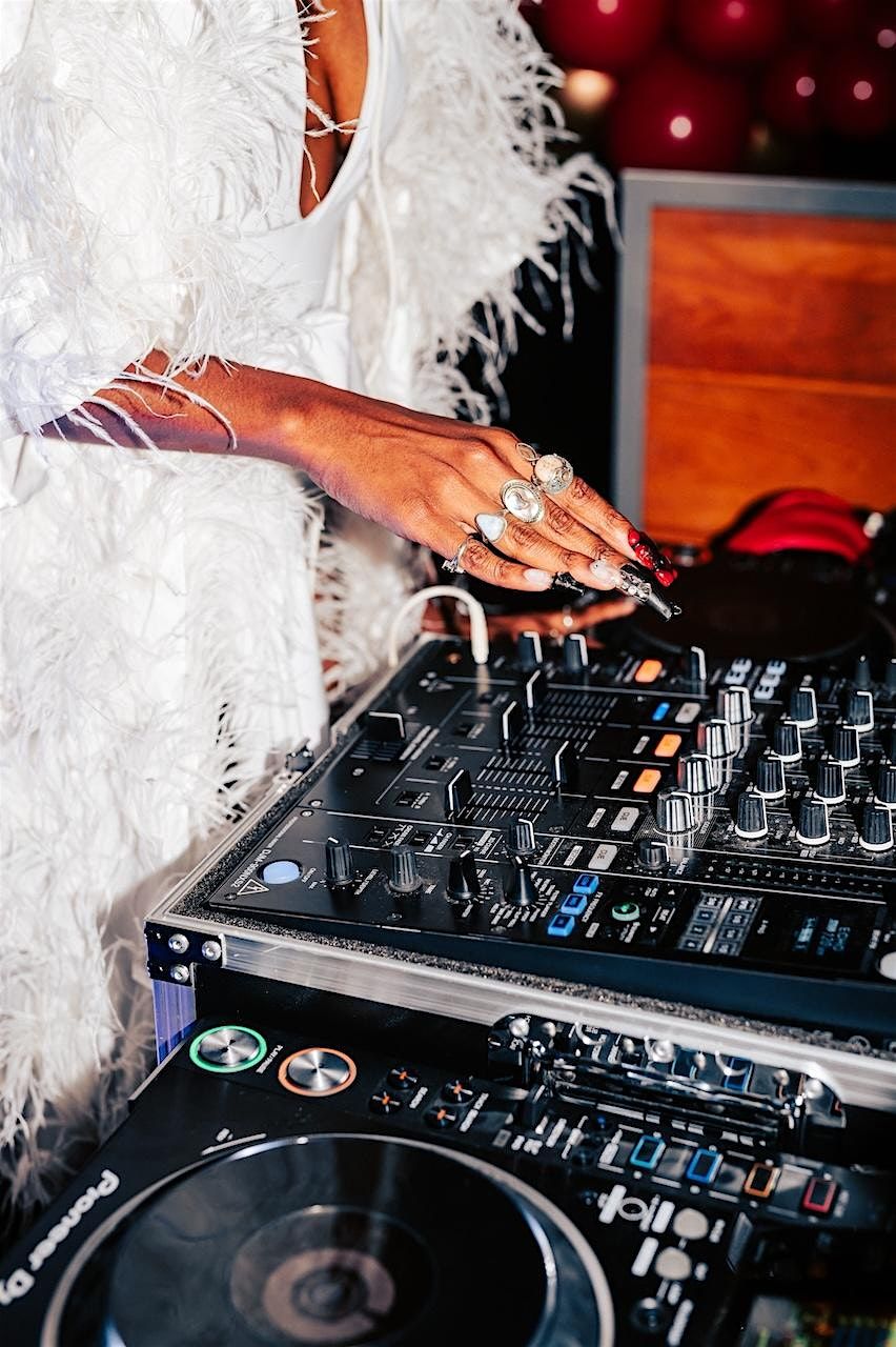 KAYTRAAAA! CLUB\u2019s Haunted House