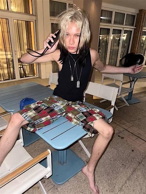 #Nettspend society: Dress as the underground + quiz :p