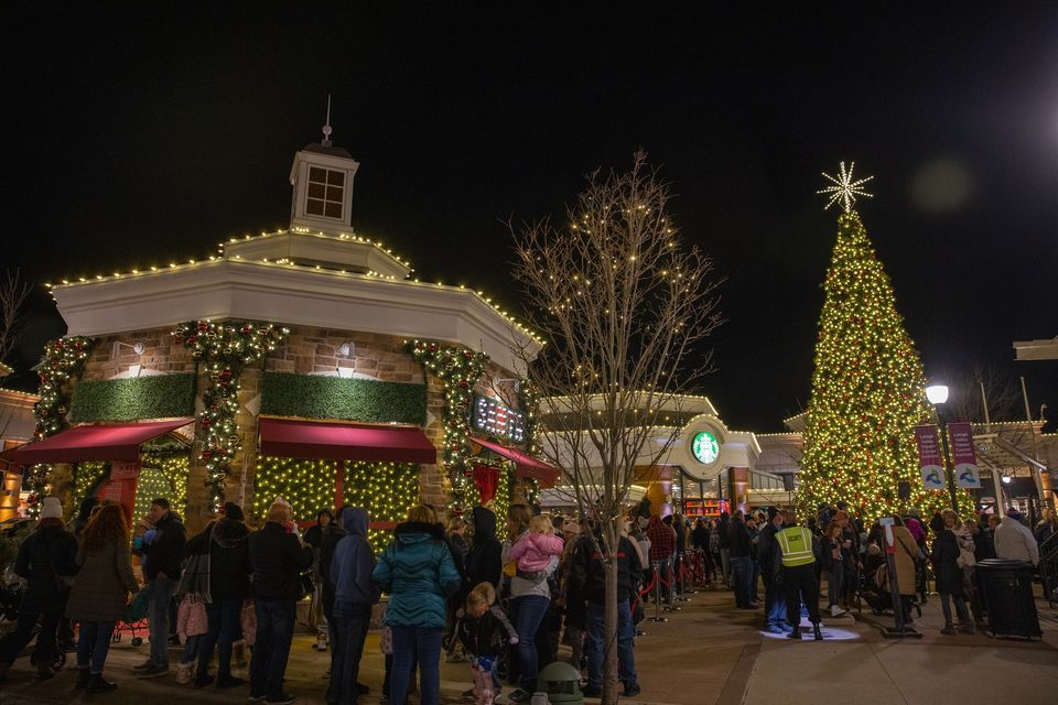 Holiday Tree Lighting The Promenade Shops at Saucon Valley, Allentown