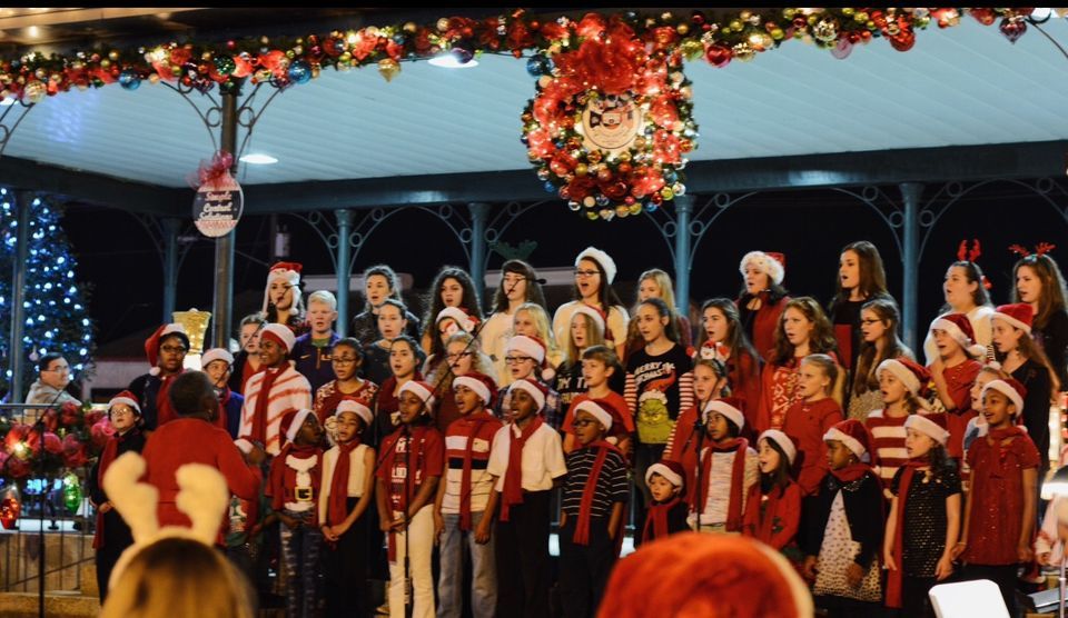 Kiwanis Lighting of the Christmas Tree Train Station Park, Denham